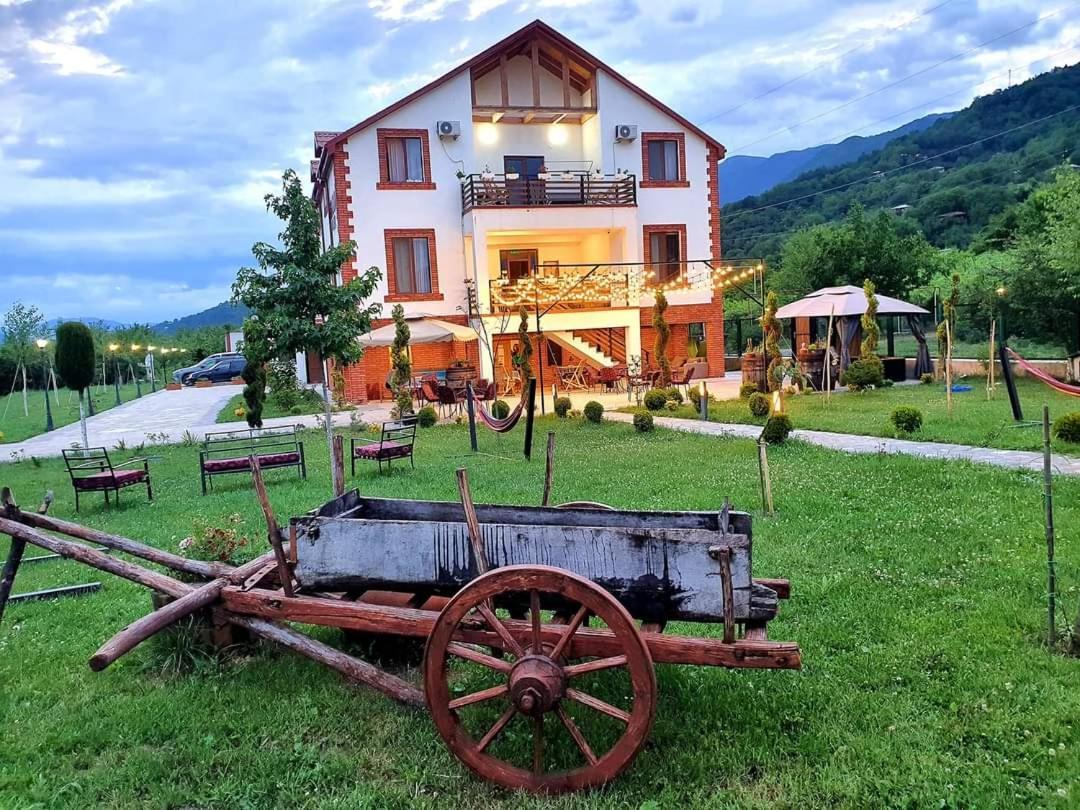 Karse Hotel Ambrolauri Exterior foto